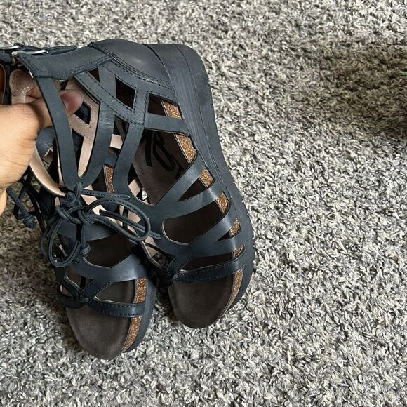OTBT Nomadic Sandal Size US 6.5 M Black Leather Wedge Heel Lace-Up Strappy New - Picture 8 of 11
